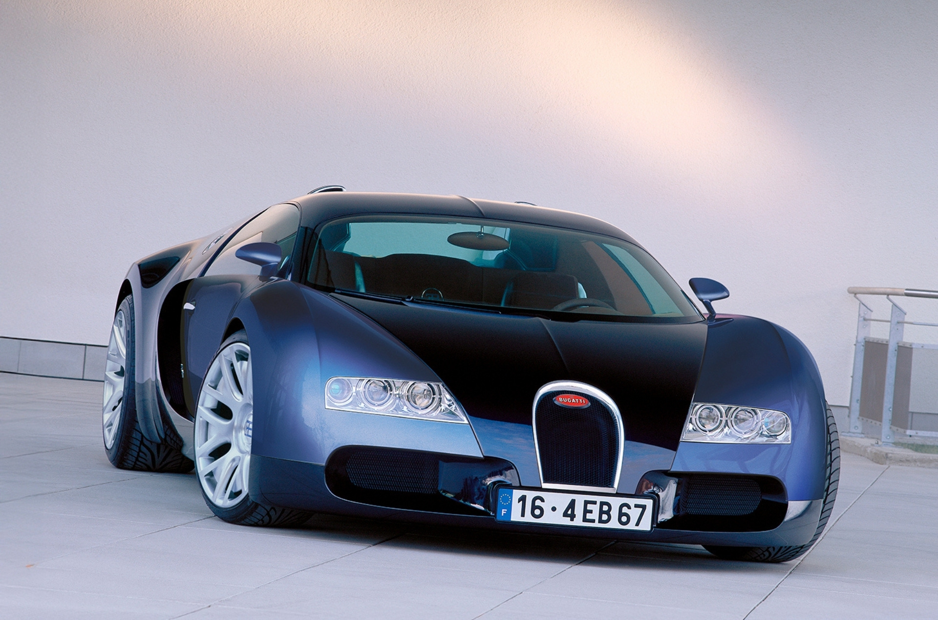 20 Years of Veyron: Bugatti Reveals Special Logo on the